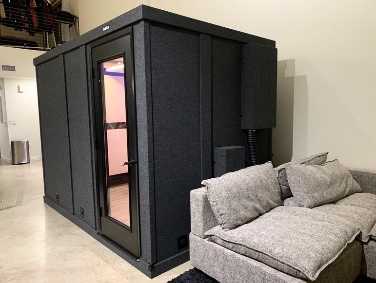 LAvocalbooths's tweet photo. A beautiful 6’x10’ LA Vocal Booth built for recording artist @haarper77! Check out his new music and give him a follow. 🔥🎶⁣

#LAvocalbooth #vocalbooth #recordingbooth #homestudio #recordingstudio #homestudiosetup #musician #recordingartist #voiceover #booth #rapper https://t.co/laxztp42q9