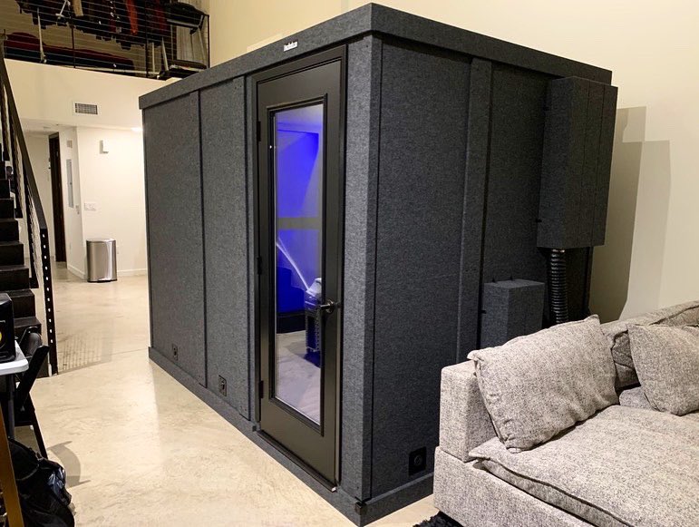 LAvocalbooths's tweet photo. A beautiful 6’x10’ LA Vocal Booth built for recording artist @haarper77! Check out his new music and give him a follow. 🔥🎶⁣

#LAvocalbooth #vocalbooth #recordingbooth #homestudio #recordingstudio #homestudiosetup #musician #recordingartist #voiceover #booth #rapper https://t.co/laxztp42q9