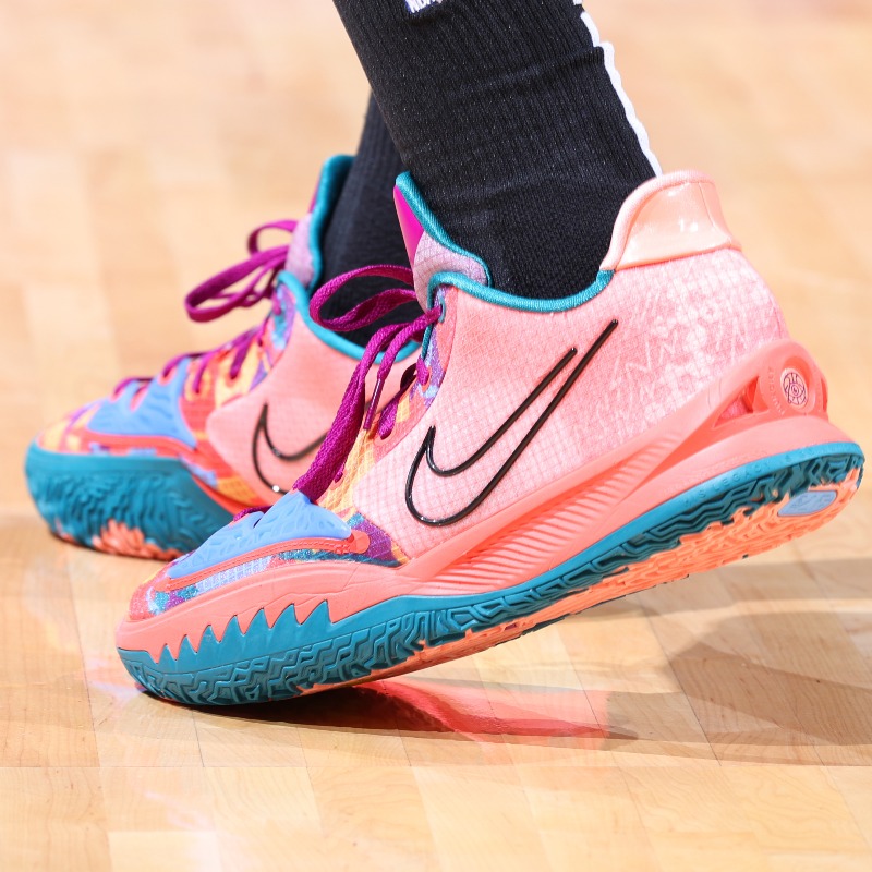 MiamiHEAT's tweet photo. Something special about those playoff kicks 👟

See what our guys wore in the first round on Beyond the Hardwood ⬇️