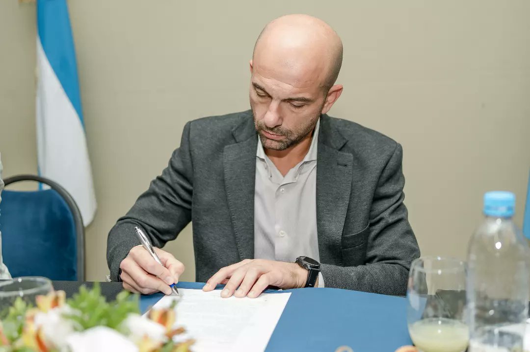 cofetra_'s tweet photo. En el último dia del Plenario, las autoridades que lo conforman firmaron una declaración para institucionalizar el Comité Federal de Transporte y que pase a convertirse en un Consejo Federal de Transporte. El mismo será presentado ante el Ministerio de Transporte de la Nación. https://t.co/3QOvNWDSNX
