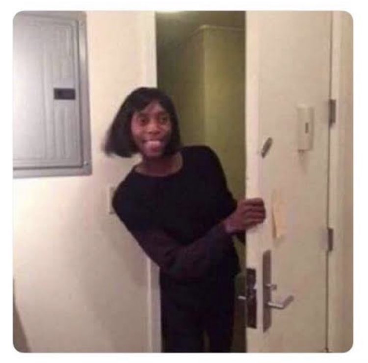 velasconicolini's tweet photo. Yo entrando a Twitter a ver si soy la única que se le ha caído Whatsapp https://t.co/uVNe4Qsjm8