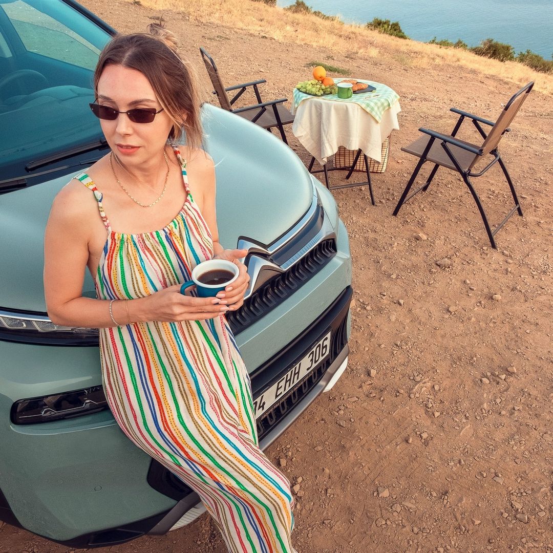 CitroenChile's tweet photo. Unos rayitos de sol no nos vendrían mal.
Sobre todo si es arriba de nuestro New SUV C3 Aircross.
Y tú, ¿con qué modelo de Citroën disfrutarás este día soleado de otoño? 😎
#CitroenChile #SUV #NewSUVC3Aircross #WelcomeFreedom https://t.co/5zAlXgSYyu