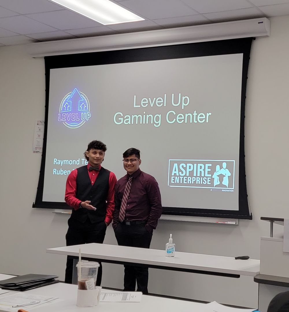 AspireRGV's tweet photo. Aspire Enterprise's 3rd place winners Ruben Espinoza and Raymond Tello presenting their business plan for "Level Up Gaming Center" during their final pitch.💪💼🏆
#Weareaspireenterprise #RGVLead #Congratulations
@WeslacoISD @CTEWeslaco @rgvlead_tx @WeslacoEastHigh https://t.co/0QyA2gg7yF