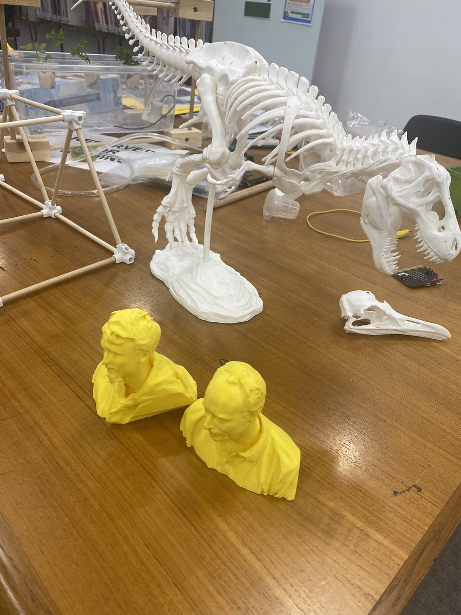 sarah_digiteach's tweet photo. Super inspiring meeting of the Coldside STEM cluster group at @dundeelibraries maker space tonight. Great to make connections and find out about so many resources that are available @RaspiKidd @dundeemakespace #STEMdundee https://t.co/WudKy8g6yE