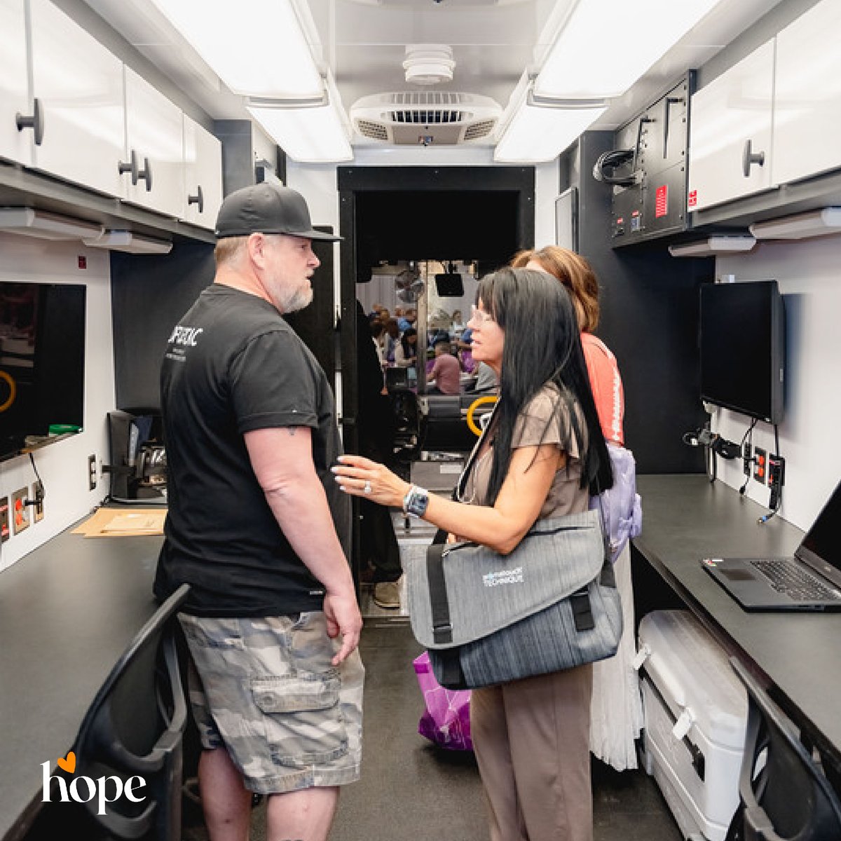 doterra's tweet photo. We have the opportunity to fund a retrofit mobile crime unit in Oregon. The mobile lab helps law enforcement respond to warrants, hold investigations, speed up processes, and work closely with other agencies.
Learn more at https://t.co/71nRMOhAi8
#doterra #dhhf #empowerchange https://t.co/j3Vlz3cMnb