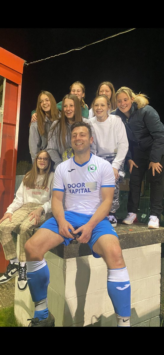 LillyWellesley's tweet photo. Congrats to the best coach @nicturpin and @ANSSwifts on winning the Hampshire cup tonight 💪🏻💪🏻💚🖤💚 @EvieMurphy015 @Charlot44648102 https://t.co/hSQVheFYPM