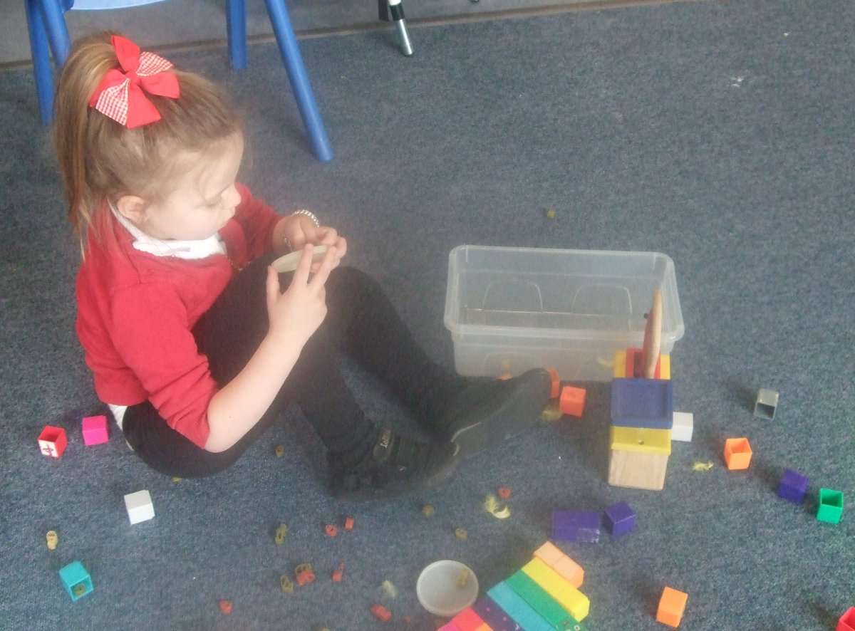 VPSCarluke's tweet photo. More fantastic active learning about weights and weighing from our boys and girls in Room 1. https://t.co/oaWwddikoE