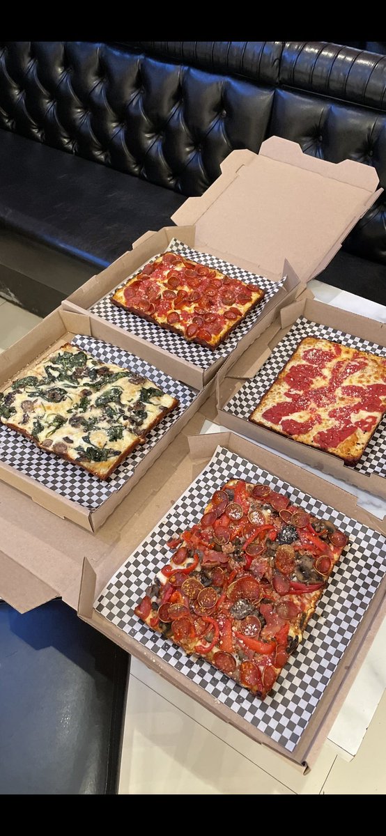 JonathanJossel's tweet photo. New pizza for The Sand Dollar tasting. 😋 🍕 #downtowndollar https://t.co/ADvnIjf7bK