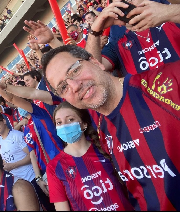 Agustina con un añito en brazos de su papá, el Dr Cristjian Bernal, y 16 años después sigue el amor incondicional por estos colores!
💪🏻🔵🔴💙❤ 👏🏻👏🏻👏🏻👏🏻👏🏻👏🏻👏🏻👏🏻👏🏻👏🏻