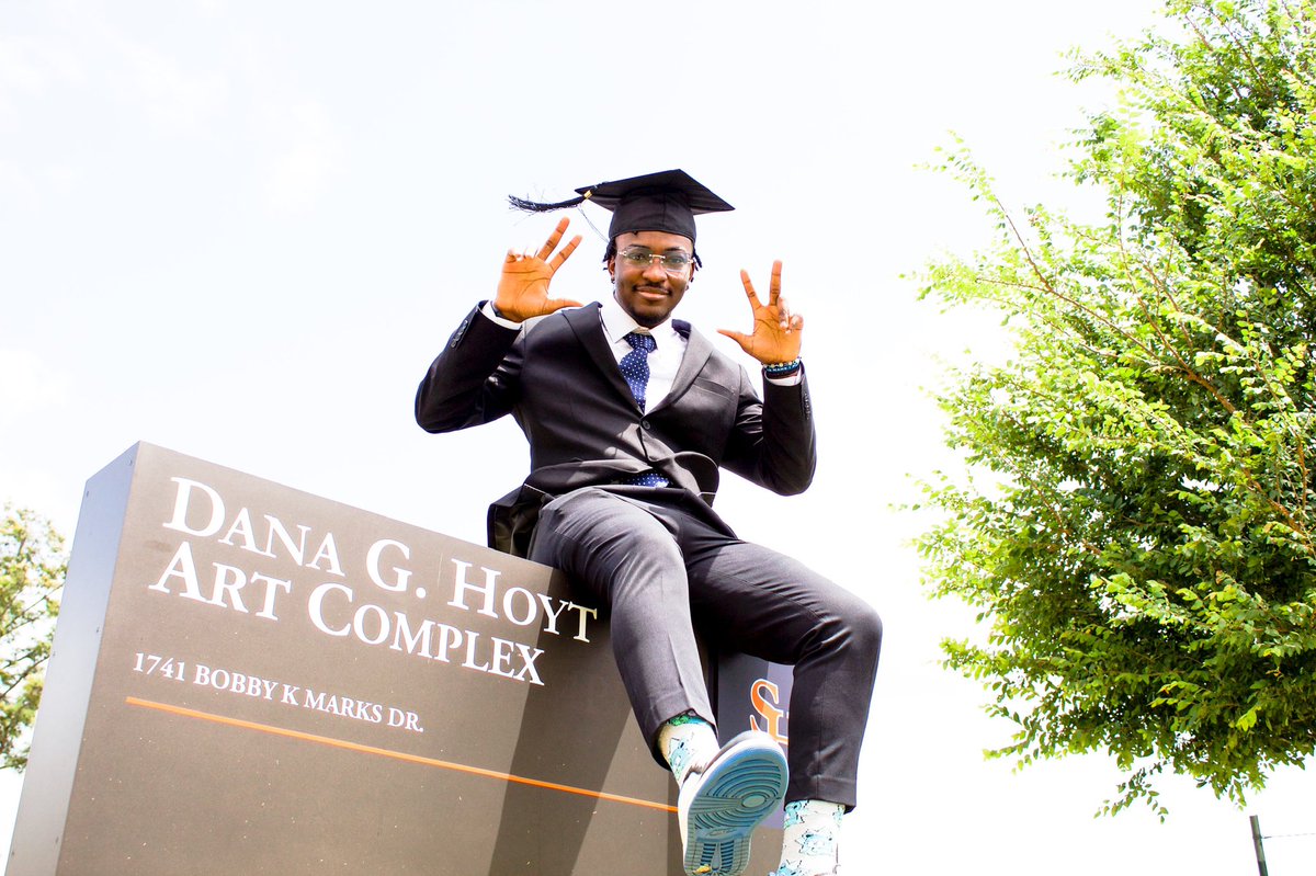 “Life is a journey that has a lot of different paths, but any path you choose use it as YOUR destiny”

🥂My price just went up🎓

Sam Houston State University 
Animation major☑️
Marketing minor ☑️
May 12, 2022 @ 2:30 p.m

#shsu #gradszn #blackartist #blackexcellence
