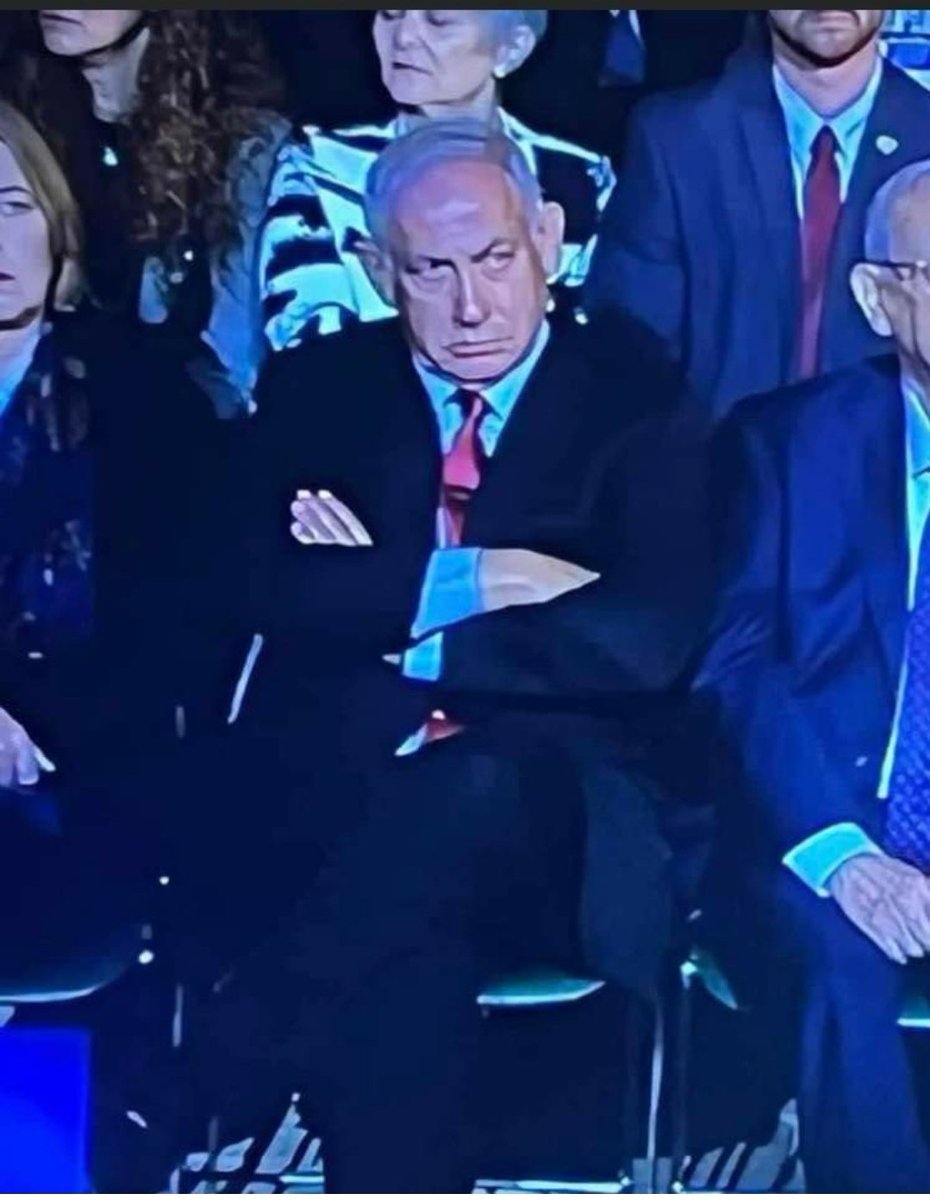 oritah's tweet photo. @netanyahu ביבי כשאתה כראש אופוזיציה תתנהג לא כמו ילד בן 4 כעוס שהגננת העמידה בפינה, אז תדבר על שר החוץ ובכלל על אחרים. https://t.co/Z46cq5tFJQ