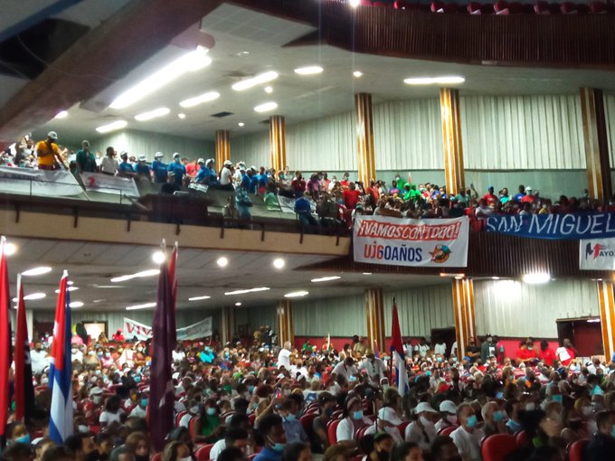 torres_iribar's tweet photo. #Cuba #LaHabana #CubaVive #VamosConTodo
 #CubaViveYTrabaja  Plenaria #1Mayo en el teatro Lázaro Peña¨ https://t.co/lwCJSIZkDB