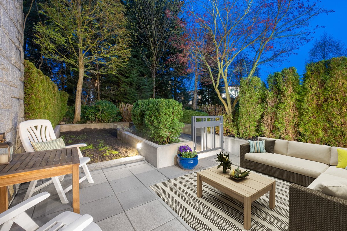 Welcome to the prestigious CORUS Building by Bastion, nestled in the quiet neighbourhood of UBC. This turn key 3 bed townhome boasts a modern/contemporary design. #newlisting #vancouverrealtor

See more at: leowilkrealestate.com/listing/5983-w…