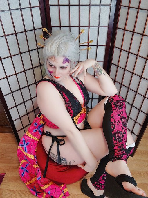 As if you could stand a chance against me. 😈  I couldn't see much with the lenses for my Daki cosplay<a href="/tag/cosplay"class="tags"><span>#cosplay</span></a><a href="/tag/nierautomata"class="tags"><span>#nierautomata</span></a>