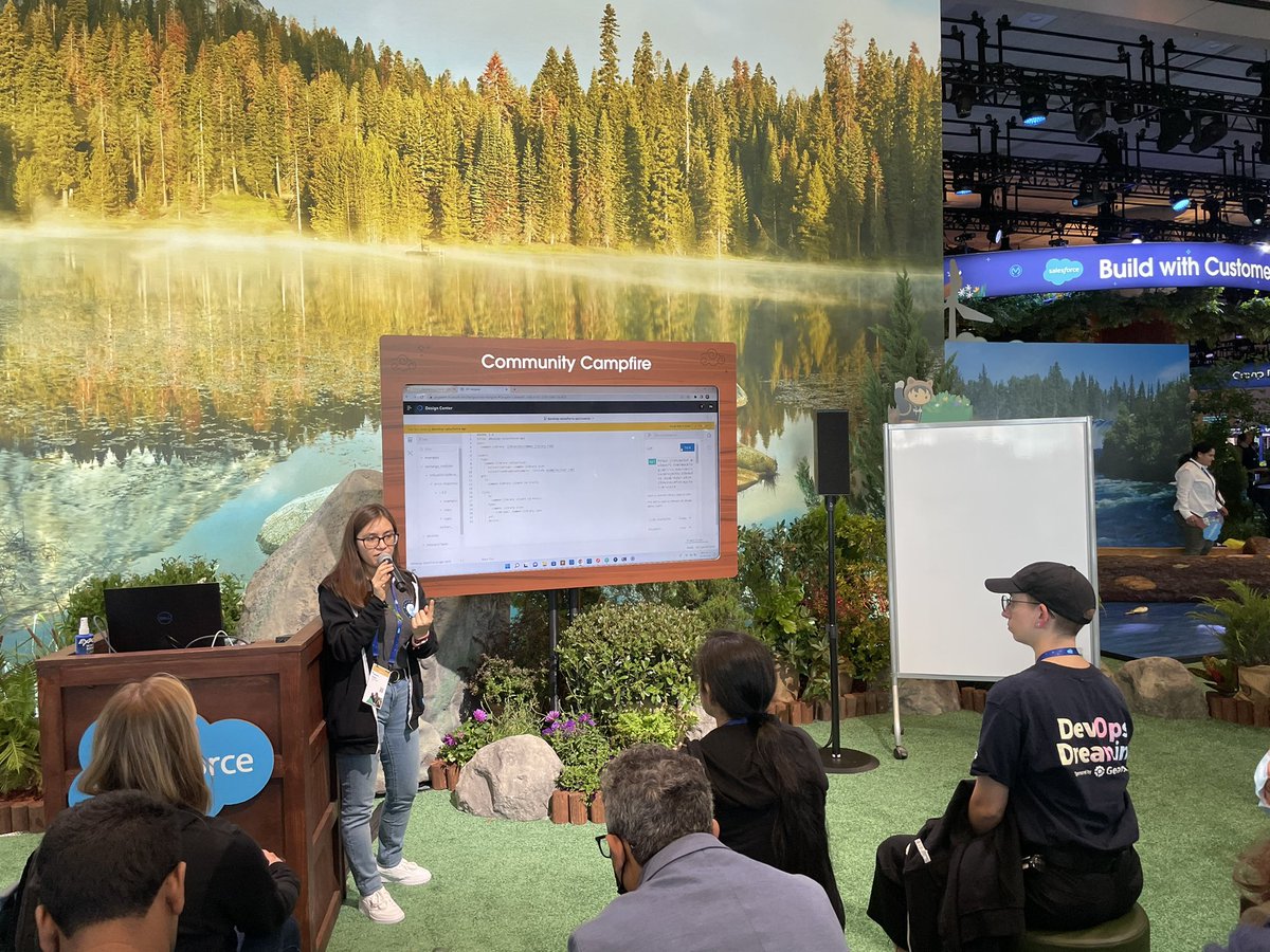 <a href="/PaoAlcVal/">Paola Alcantar</a> talking about API Design #TDX22