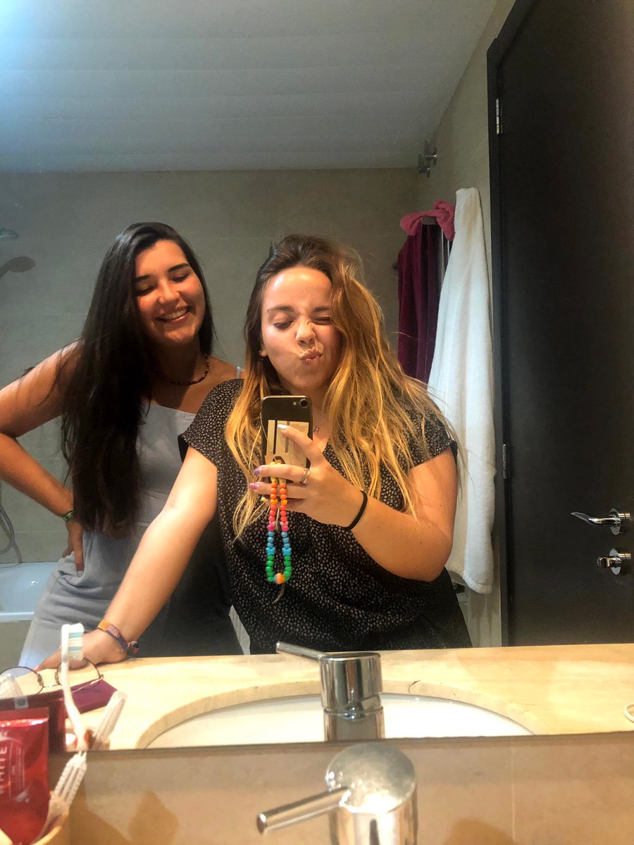 soucheiron88's tweet photo. 22, ets un tresor 🌞 @MainarMarina https://t.co/YRWYzAOw4h