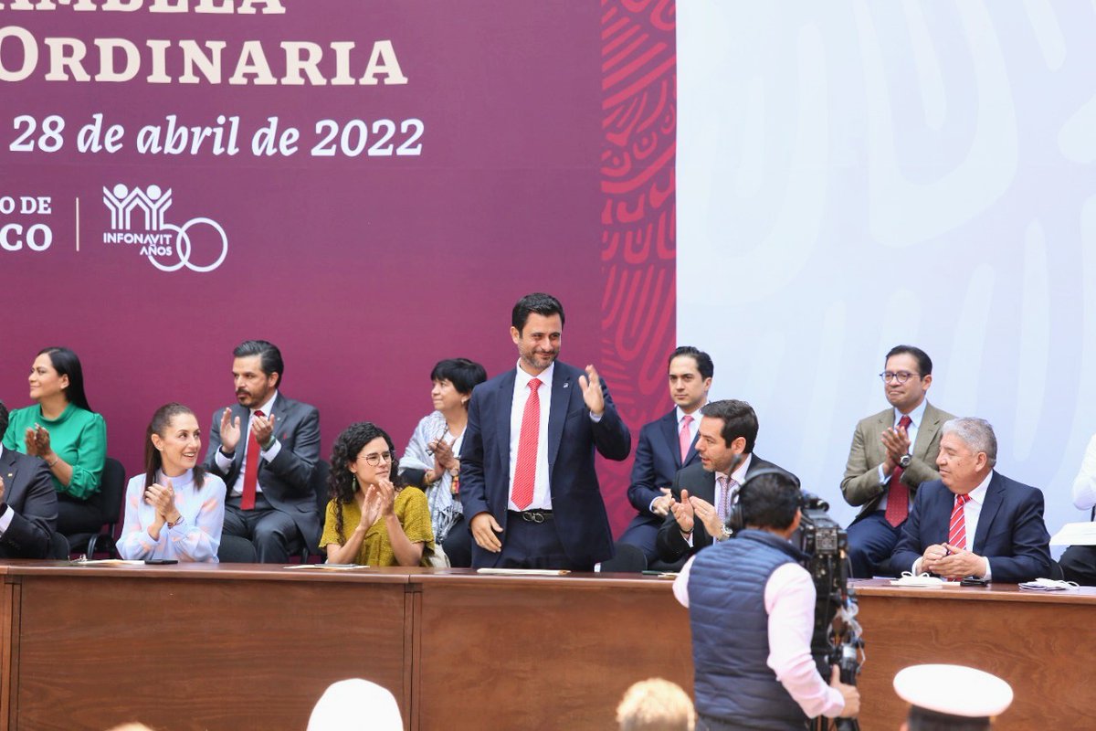 CONCANACO's tweet photo. El Presidente de Concanaco, @hectortejadasha asistió a la 125 Asamblea General Ordinaria del @Infonavit, que tuvo la presencia del presidente @lopezobrador_ ; el Director General de INFONAVIT @carlosmartinezv; secretarios de Estado y gobernadores, entre otras personalidades. https://t.co/VFzEBjih7r