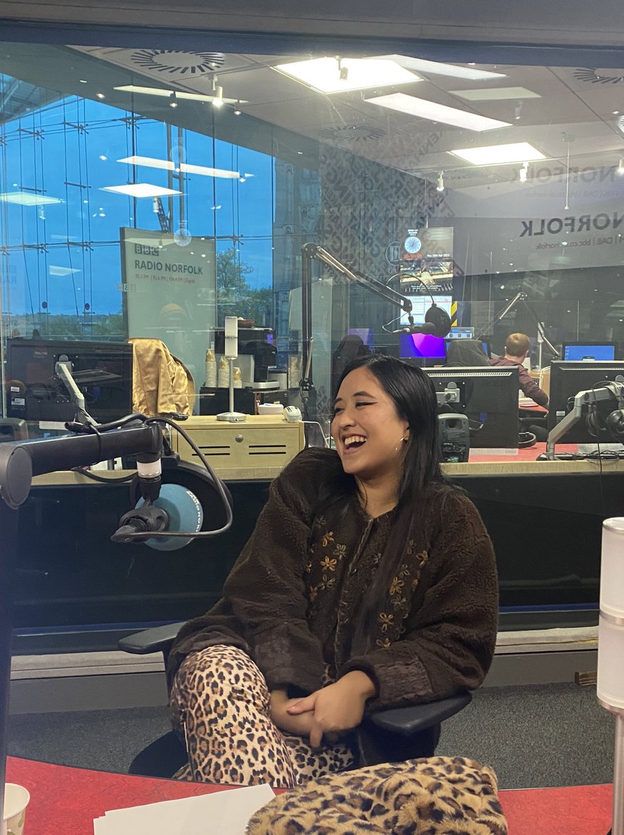 sam_wav's tweet photo. pure vibes in da big chair https://t.co/qeEKs4Hacy