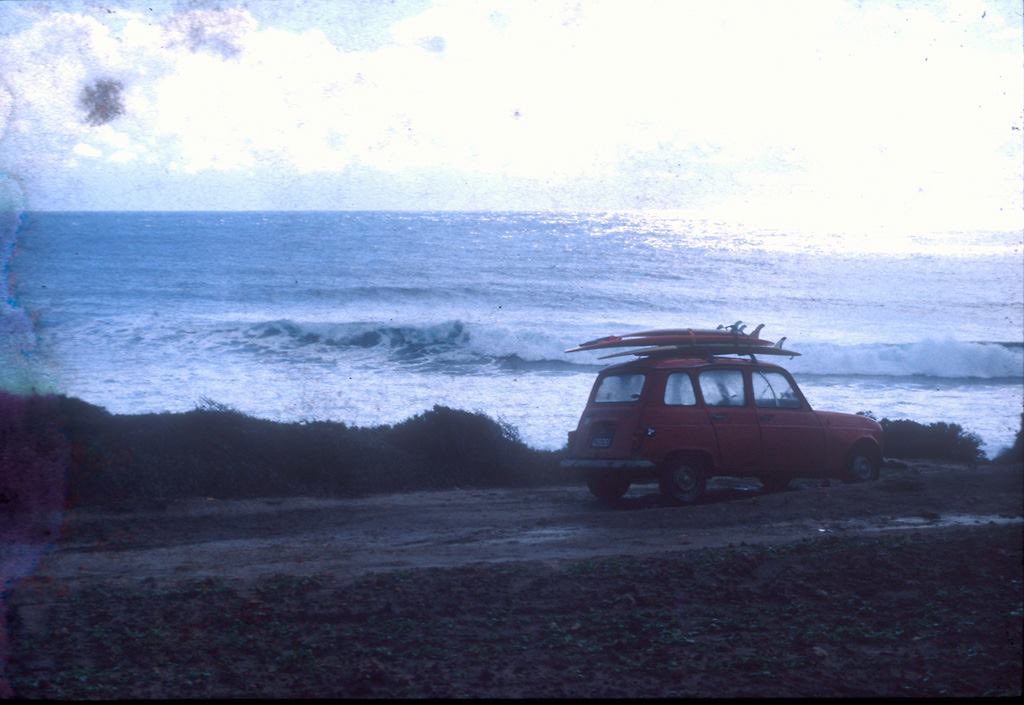 Throwback Thursday to #sardinia 1993 when surfing was barely known in Italy #vitagesurf #oldschool #timetravel 

#mediterranean #mediterraneansea #surfinglife #surfingthemediterranean  #hangfive #italiansurf #barrelrider #surf #surfing #surfingitaly #surfitaly #wave #sardegna