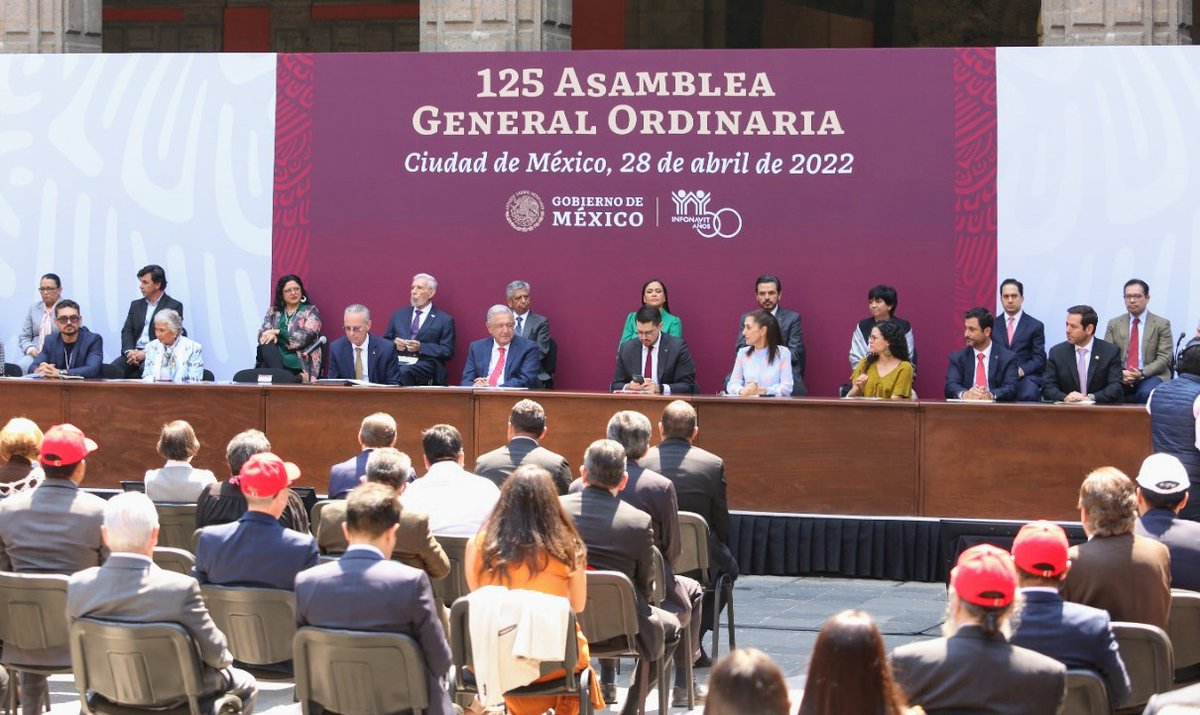 CONCANACO's tweet photo. El Presidente de Concanaco, @hectortejadasha asistió a la 125 Asamblea General Ordinaria del @Infonavit, que tuvo la presencia del presidente @lopezobrador_ ; el Director General de INFONAVIT @carlosmartinezv; secretarios de Estado y gobernadores, entre otras personalidades. https://t.co/VFzEBjih7r