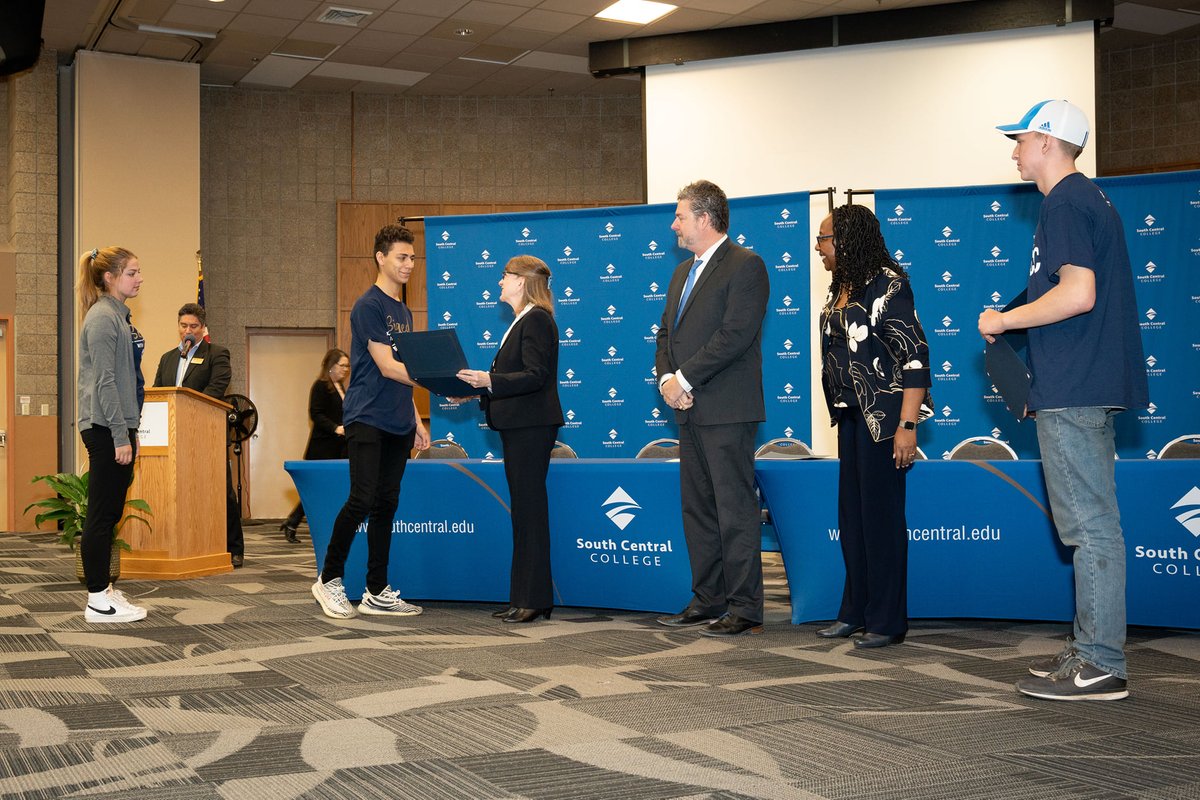 Since the MN Workforce Development Scholarship program was established by the #mnleg in 2018, SCC has awarded $413,750 to 171 students. Here's a pic of some of these generous scholarships being presented earlier this month. #SCCDayAtTheCapitol 

#FundMinnesotaState 
<a href="/MinnStateEdu/">Minnesota State</a>