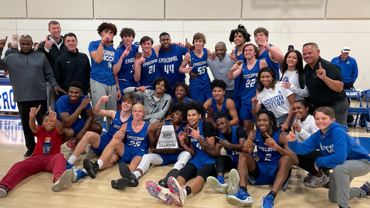 Boys'🏀 has a lot to be proud of this week! Chandler Hollis was elected Student Body President!  Breylan Thompson was elected 11-grade class president!  Jillian Greely was elected student body VP! Cailen Graham was awarded for Excellence in the Study of Religion! #KnightsStandOut