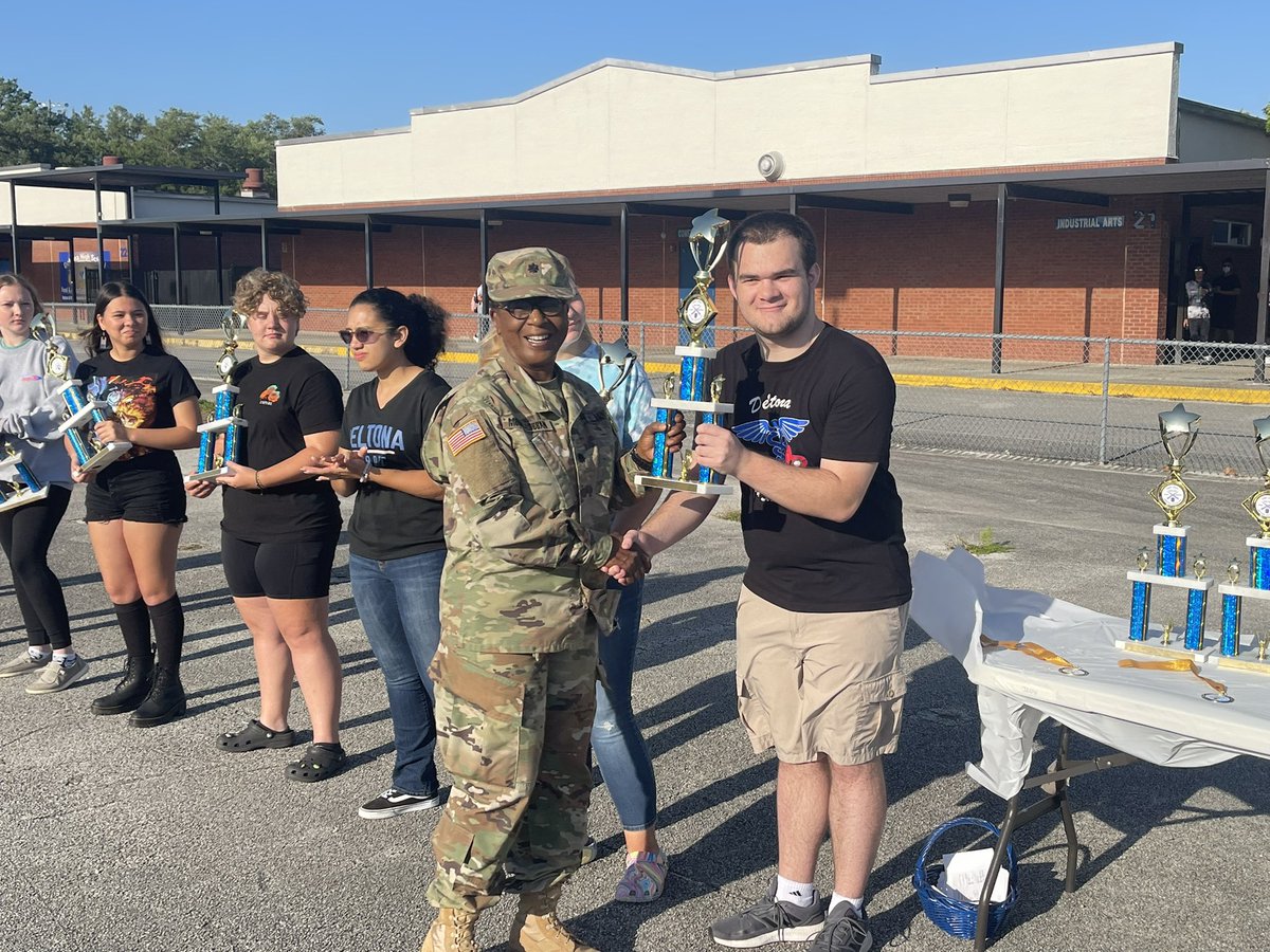 alvesta_lobban's tweet photo. Today was lit🔥🔥! At the crack of dawn, we recognized #DHSJROTC cadets for their dedication and hard work earning DHS JROTC #HonorUnit for their program excellence🇺🇸👍🏾. Thank you @MikeMicallef1 and all our APs for your spt & pizza🎤@DHSHappenings https://t.co/BLqRwcqtJl
