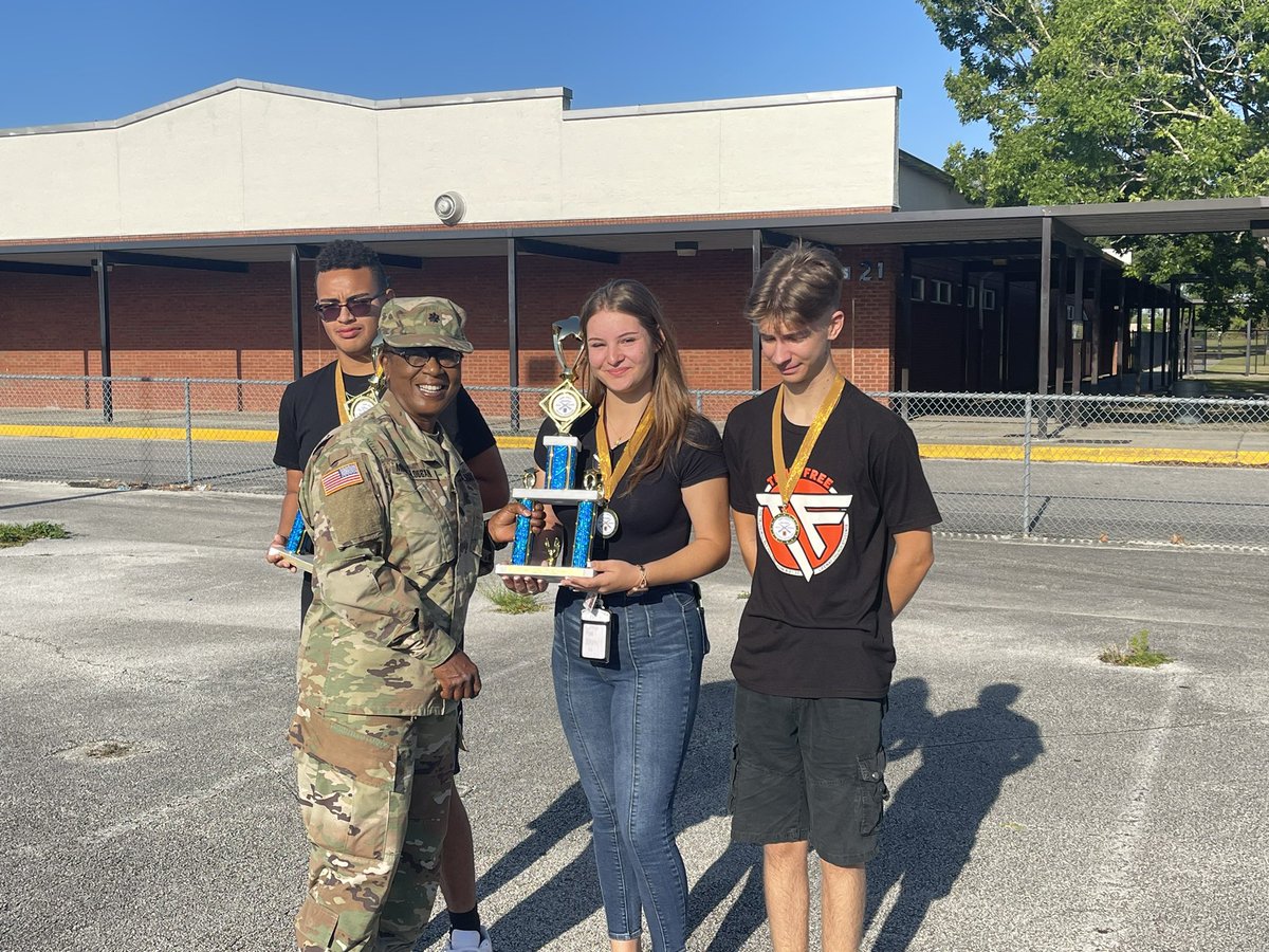 alvesta_lobban's tweet photo. Today was lit🔥🔥! At the crack of dawn, we recognized #DHSJROTC cadets for their dedication and hard work earning DHS JROTC #HonorUnit for their program excellence🇺🇸👍🏾. Thank you @MikeMicallef1 and all our APs for your spt & pizza🎤@DHSHappenings https://t.co/qBS8lZB2lt