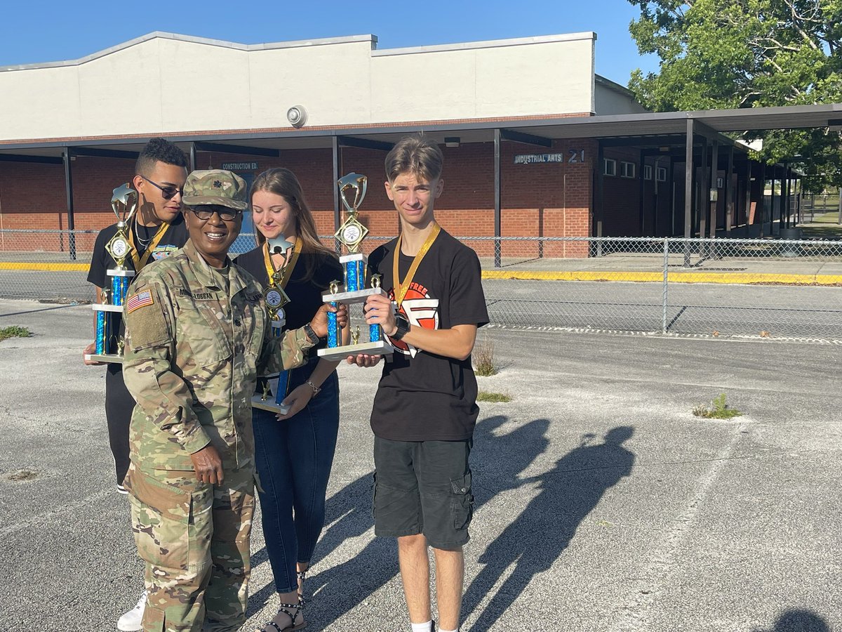 alvesta_lobban's tweet photo. Today was lit🔥🔥! At the crack of dawn, we recognized #DHSJROTC cadets for their dedication and hard work earning DHS JROTC #HonorUnit for their program excellence🇺🇸👍🏾. Thank you @MikeMicallef1 and all our APs for your spt & pizza🎤@DHSHappenings https://t.co/qBS8lZB2lt