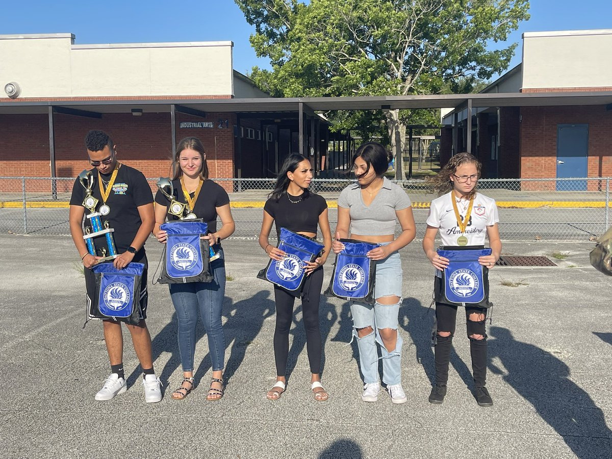 alvesta_lobban's tweet photo. Today was lit🔥🔥! At the crack of dawn, we recognized #DHSJROTC cadets for their dedication and hard work earning DHS JROTC #HonorUnit for their program excellence🇺🇸👍🏾. Thank you @MikeMicallef1 and all our APs for your spt & pizza🎤@DHSHappenings https://t.co/qBS8lZB2lt
