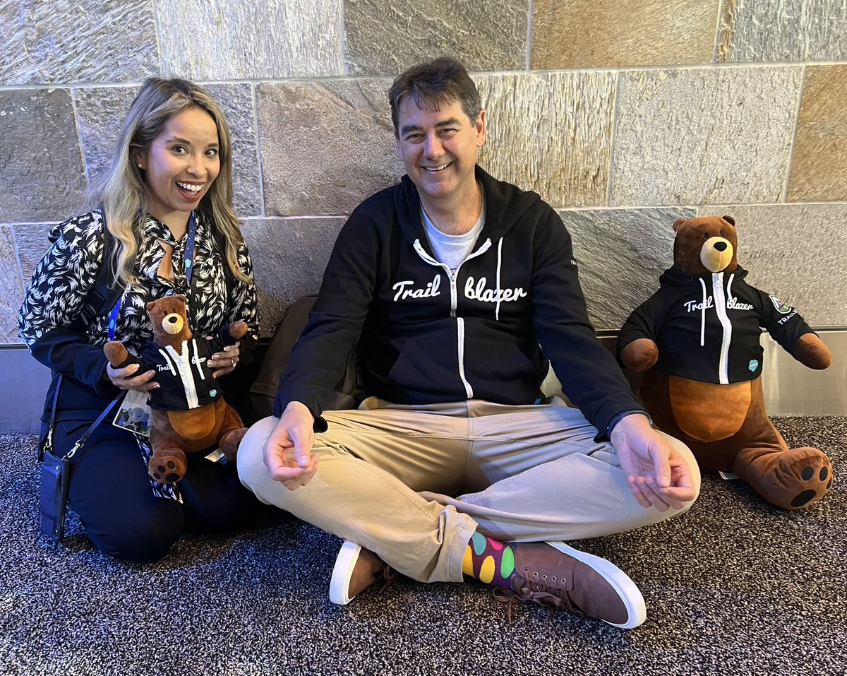 ✅ out the #slocks!   Trailblazer DX (#TDX22) is really informative…. But sometimes you just need to stop, hang out with the #ohana, be grateful for what you have…. Sharing the moment with <a href="/sunnydalelow/">Susannah Kate Plaisted</a> !