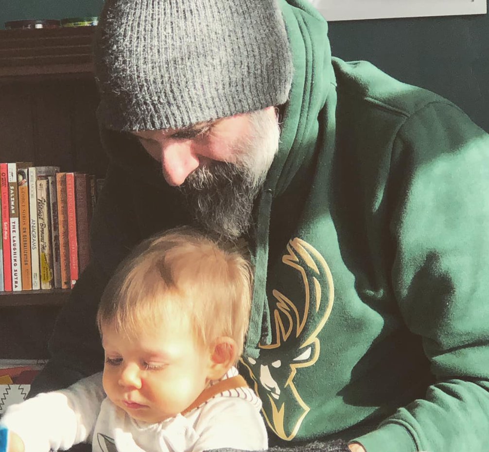 ksenapathy's tweet photo. I'm choking up typing this. Please help by retweeting or reaching out to your network. I'm trying to reach @Giannis_An34. It's about my friend Liam pictured with his little boy Flynn. Liam recently started hospice at the age of 46. All treatments for his colon cancer have failed. https://t.co/juCzCZUD5i