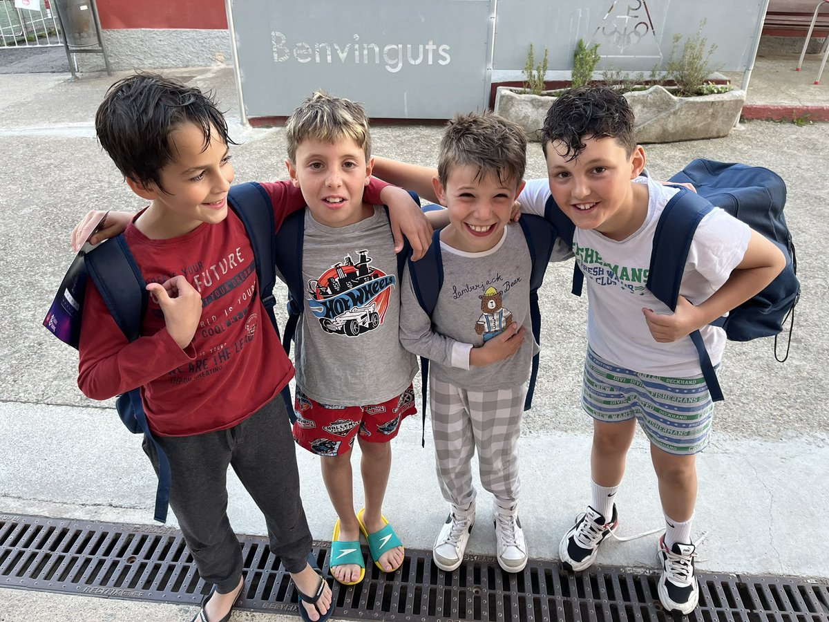 OARVic's tweet photo. 🚿 Ara que ja tornem a tenir els vestidors oberts… quin gust poder marxar a casa amb el pijama posat!

🛌 Sopar i cap al llit! 

🔵🔴 #SócdelOAR #oarvic https://t.co/Yrl6JIIAQP