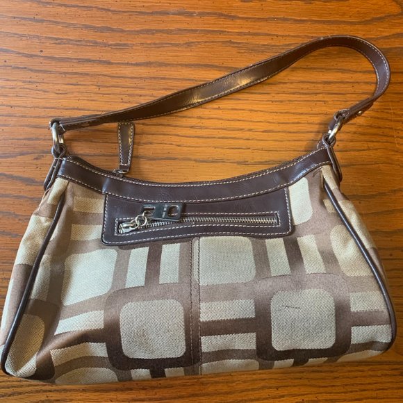 Lindsay86329832's tweet photo. So good I had to share! Check out all the items I'm loving on @Poshmarkapp from @TammyDrummonds @10XPoshMark #poshmark #fashion #style #shopmycloset #rue21 #ninewest #tinley: https://t.co/kPErD3DED1 https://t.co/5d4pJ1Szn5
