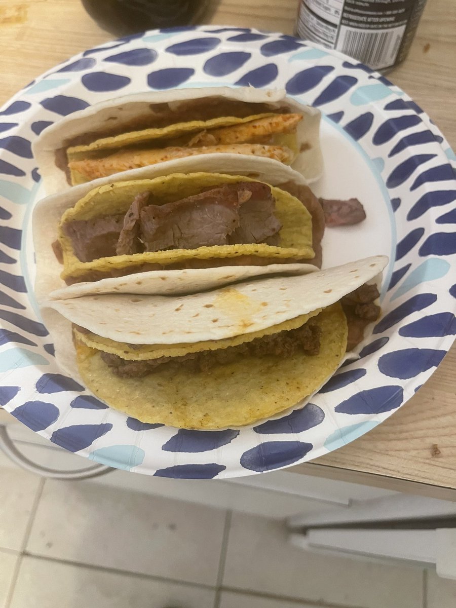 angryzach1's tweet photo. Hey @tacobell good job on the #mexicanpizza and all, but now it’s time to do the #DoubleDecker so I don’t have to do this nonsense at home #bringitback #tacobae https://t.co/3CGbVeJNVp