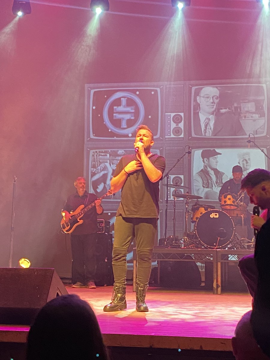 sjc5894's tweet photo. @RuleTheWorldAct absolutely loved it, fantastic eve, thank you, you were all brilliant! https://t.co/splxx1V0m0