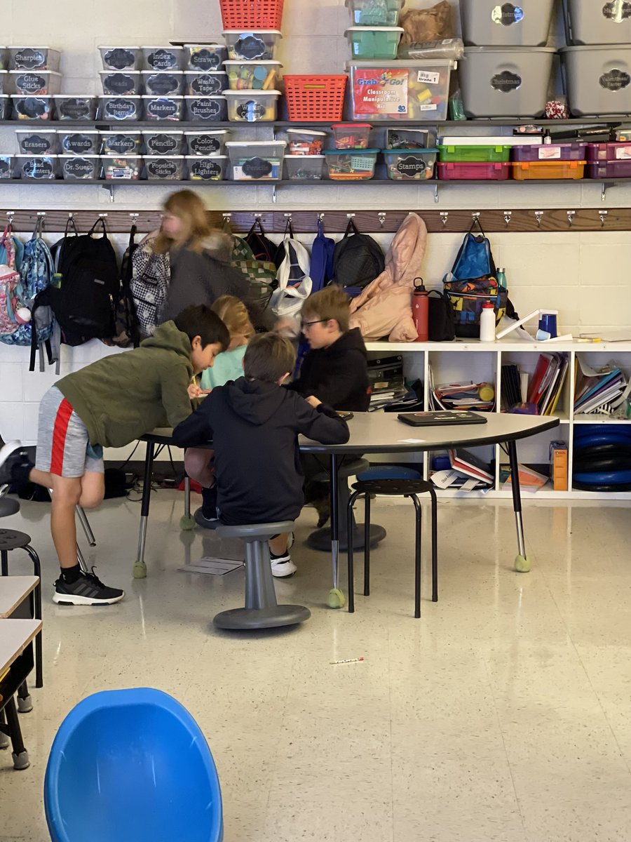 mrscomptons4th's tweet photo. I love the partnership that @OMESKoalas has with @bullitteast! These amazing students came in and taught some energy lessons to my fourth graders. https://t.co/VOs5SkR1jm