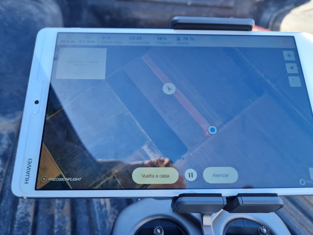 FerScaramuzza's tweet photo. Innovación + Desarrollo para la ☘️reina de las forrajeras...☘️ Mediciones de cobertura en ensayo de 🚜 SD y  Red Nacional de Evaluación de Cultivares

#alfalfa #agriculturadeprecision #drones #alfatips #cultivares
@Vistaguay @valearolfo1 @OdorizziAriel @Sil_Olivo84 @IntaManfredi https://t.co/tC0HSqPzq0