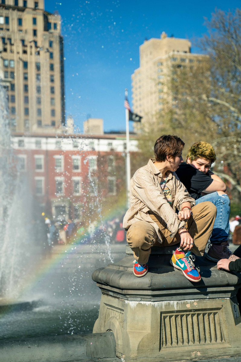 mariks418's tweet photo. 4/20 in Washington Sq Park https://t.co/GySUc1njmu