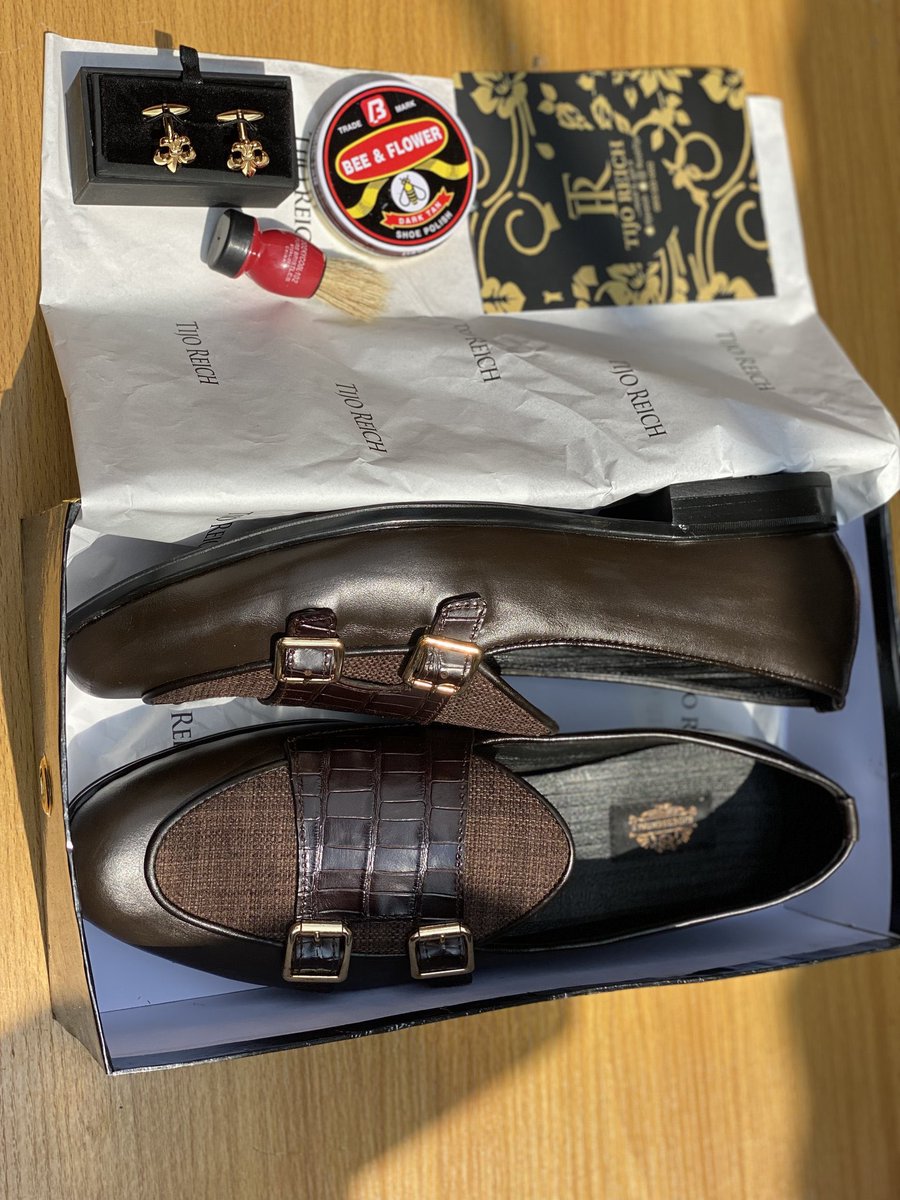 temiakanmode's tweet photo. Paraga sent me out and he refused to reply my appeal. Hi, I’m Temidayo, I make shoes please retweet so my clients and mutuals can find my big head.

Thank you🥺🥺🥺 https://t.co/o1jXdjV5Bh
