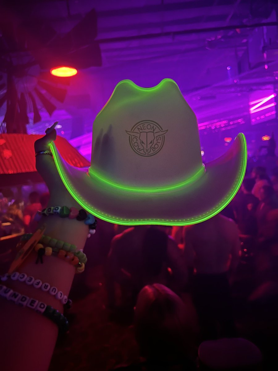 thesassycacti1's tweet photo. @ARMNHMR @EDC_LasVegas @insomniacevents @taystheway @jek1999 owners of the small business (this page) DEF rave squad from TX! 🤞🤞🤞🤞🤞 https://t.co/4mHe2B90kv