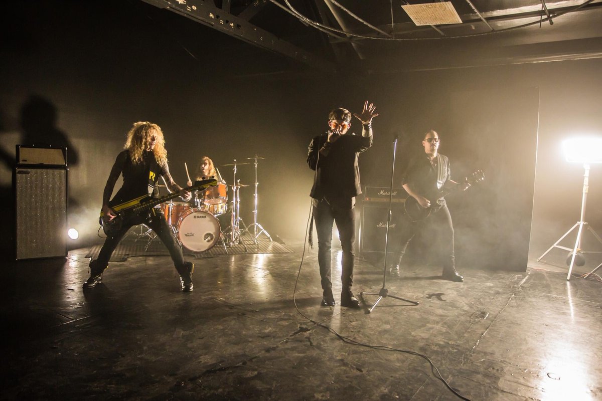 linklove's tweet image. お兄ちゃんたちのビデオも、なかなかカッコいいぞ！！
ワクワク
#cleanbreak