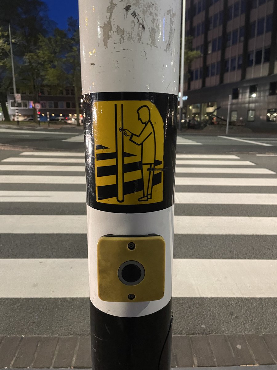 I liked this sign in Amsterdam. No ambiguity or text.