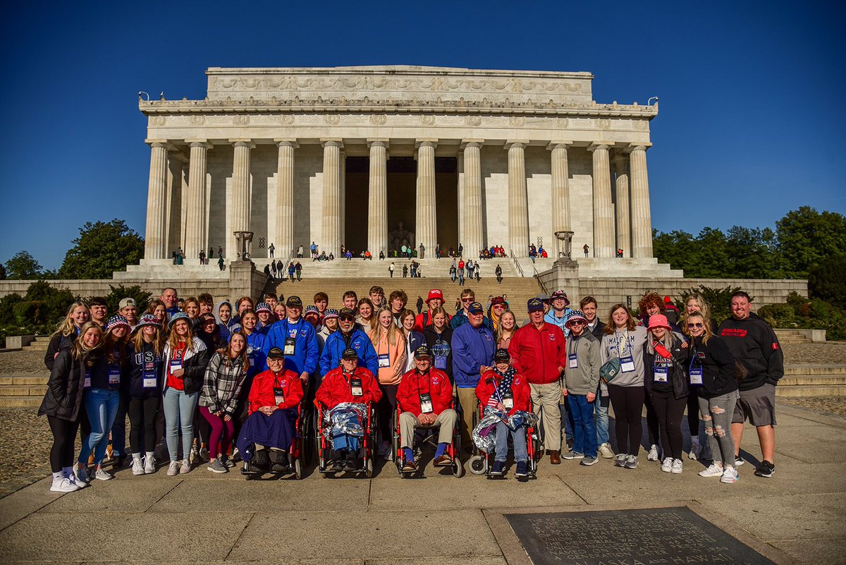 Clippershistory's tweet photo. Just received my favorite picture of our DC trip!  The look on the Veterans’ faces when asked to take a picture with them was priceless!  Thank you to the Veterans from Honor Flight Bay Area and all Veterans for all that you have done for our country!  #malcolmclippers https://t.co/XfPd6NFNWg