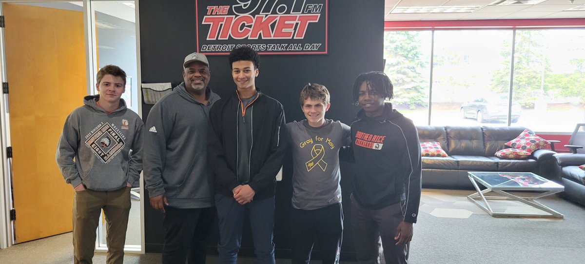 ChieftainLive's tweet photo. What an amazing day @ChieftainLive. Big shoutout @clickondetroit and @AudacyCorp for letting us tour their stations today. Even bigger thank you to @SamKlemet for arranging it. https://t.co/dmtSbkCul8