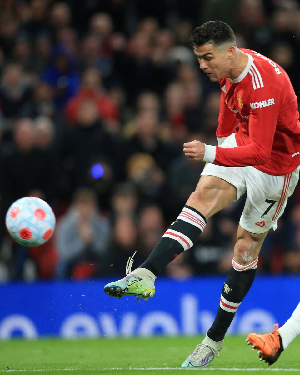 RichmondMathias's tweet photo. Cristiano Ronaldo has scored 8️⃣ of @ManUtd's last 9️⃣ #PL goals, including all of their last 5️⃣

#MUNCHE https://t.co/apcpI4xA47