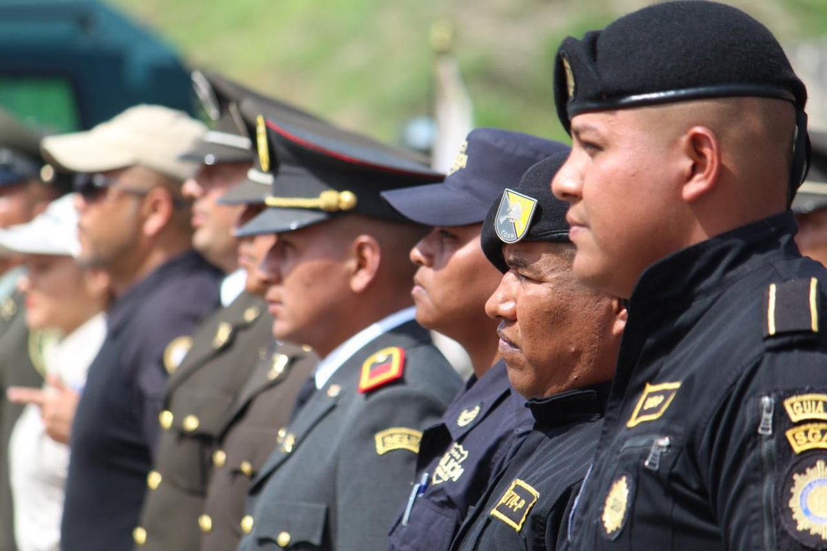 HGutierrez_M's tweet photo. Expreso mi felicitación a cada uno de los efectivos militares y policiales de Costa Rica, El Salvador, Guatemala, Ecuador, Colombia, Perú y Panamá, por haber concluido  de manera exitosa el Diplomado Internacional Táctico K-9 Perros Multipropósito, Segunda Edición. https://t.co/HQq9hO5Lv2