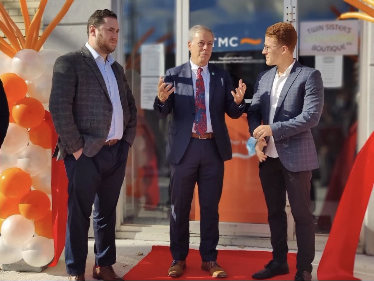 A little #throwback to our #Etobicoke clinic grand opening at 440 Brown’s Line! There to help open with the ribbon ceremony was <a href="/RexallDrugstore/">Rexall Drugstore</a> Pharmacy Group President, Nicolas Caprio, who was greeted by Dr. Tsimerman and Dr. Rabinowitz.#lakeshoretoronto#lakeshoretoronto