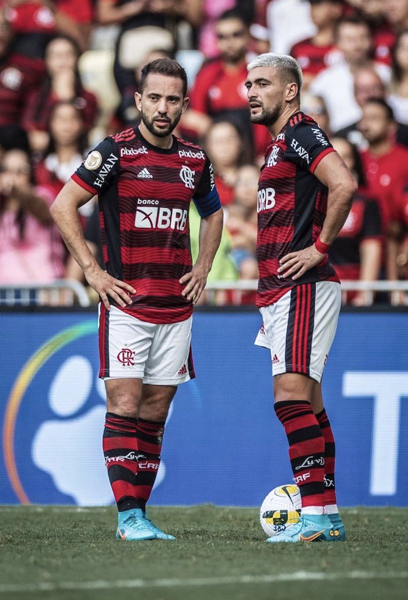 falacacto's tweet photo. Impressionante como imprensa paulista da espn é barrista em se tratando do @Flamengo . Já repitiram 200 mil vezes que a universidade catolica esta em crise. Palmeira e galo só pegam babas e nem um pio.#flamengo. https://t.co/ylo6ymVnx6