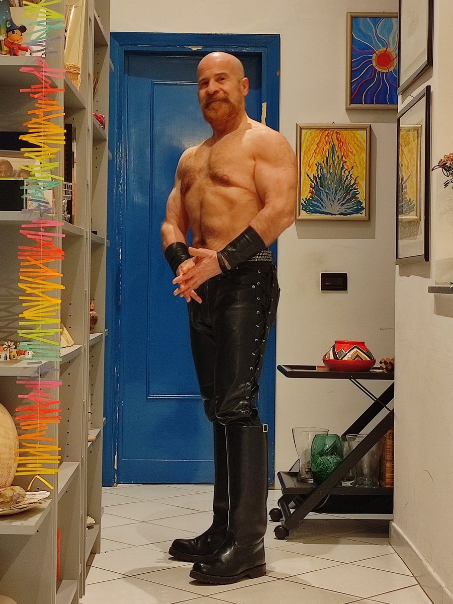 LeatherCode's tweet photo. End of the day bonus - 3 βΊοΈπ
#policeboots #boots #musclefit #musclebear #copboot #hunk #mrleatheritaly #mrleatheritalia2017 https://t.co/zcVSG6BQBO